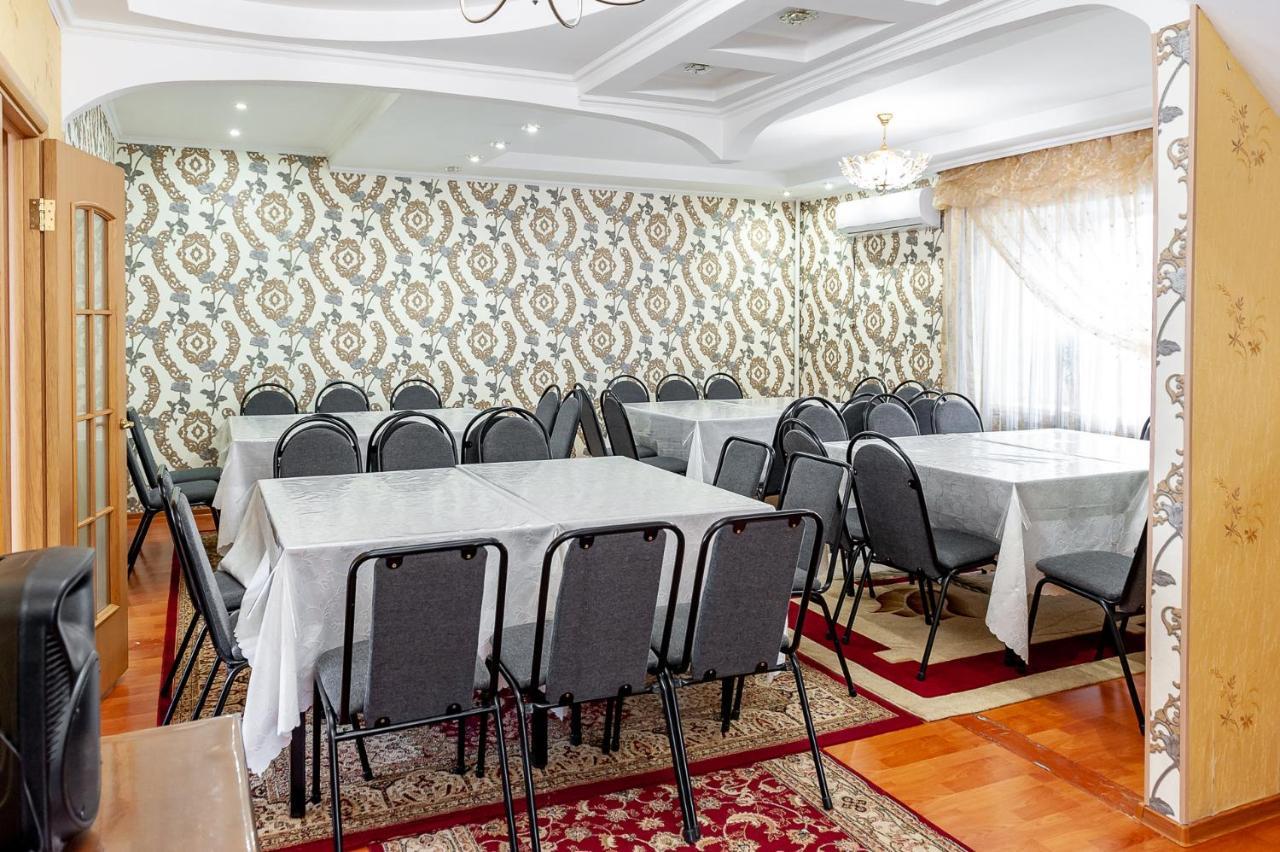 Hostel Astana Buitenkant foto